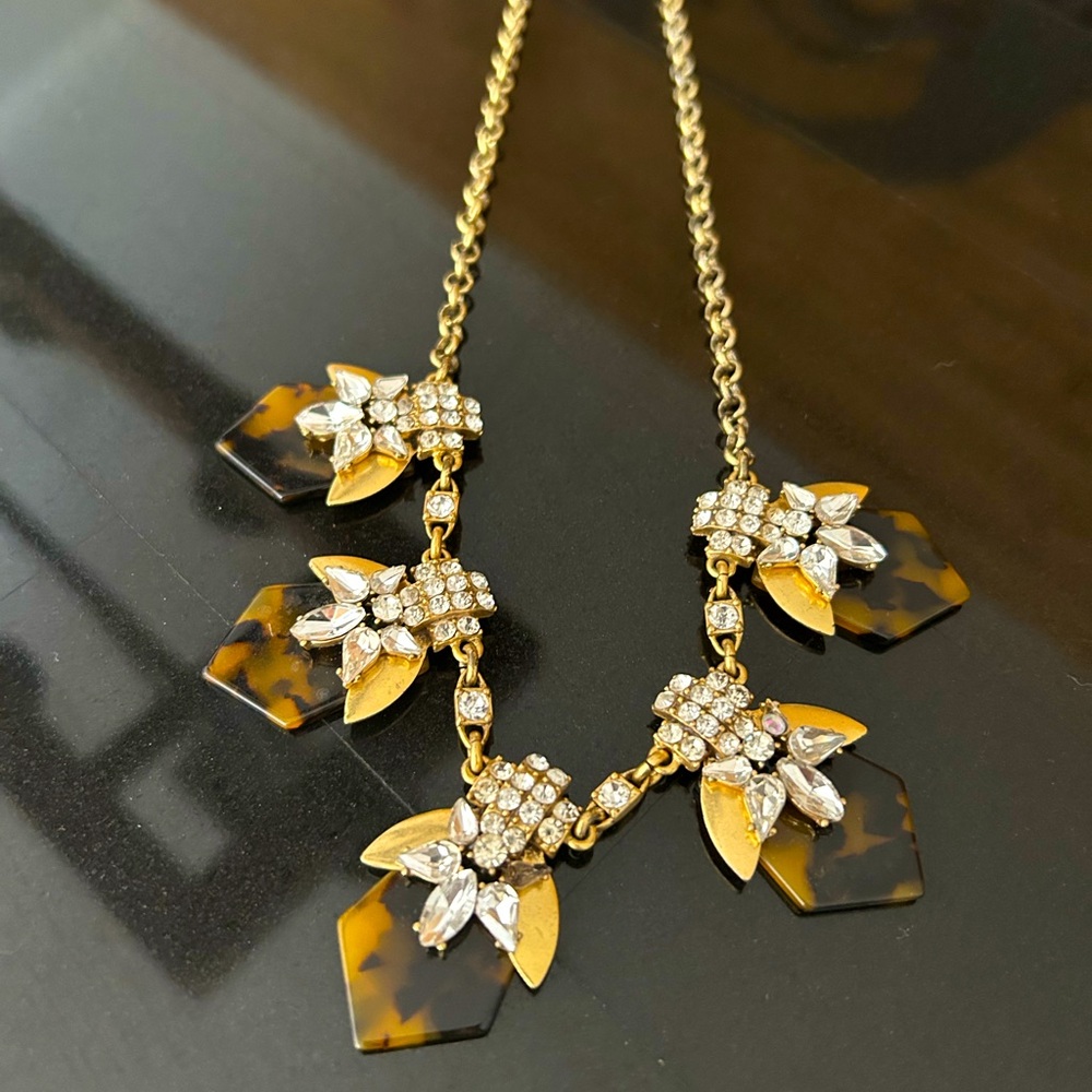 Elegant Gold and Brown Necklace
